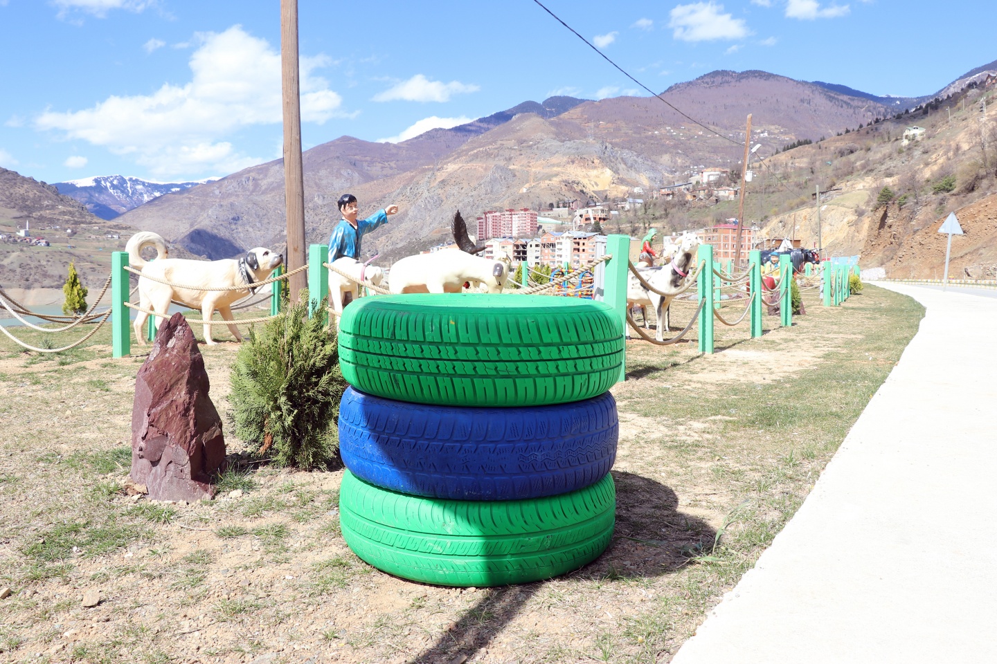 Özkürtün’e kadın eli değdi belde rengarenk oldu 10