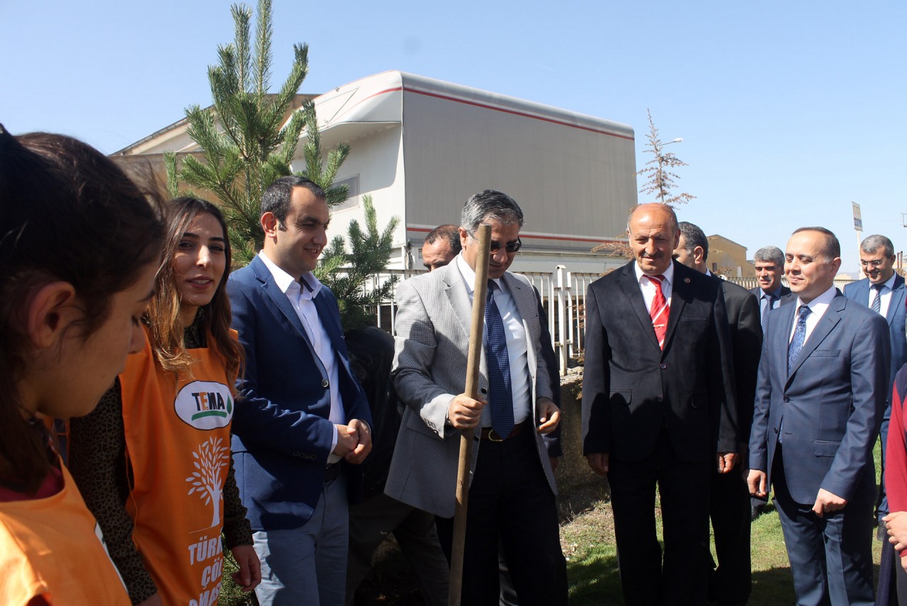 Kelkit’te su israfı anlatıldı, fidan dikildi 17