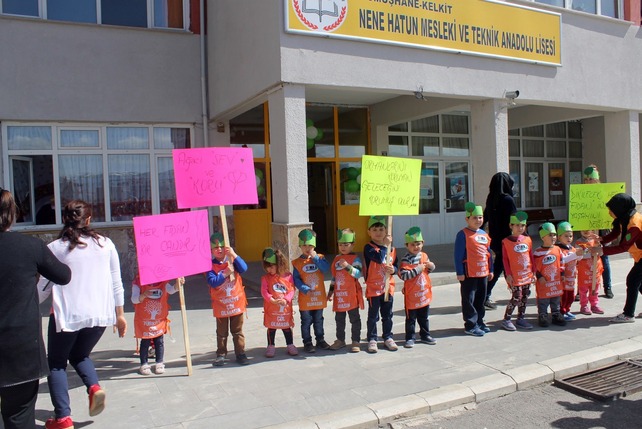 Kelkit’te su israfı anlatıldı, fidan dikildi 20