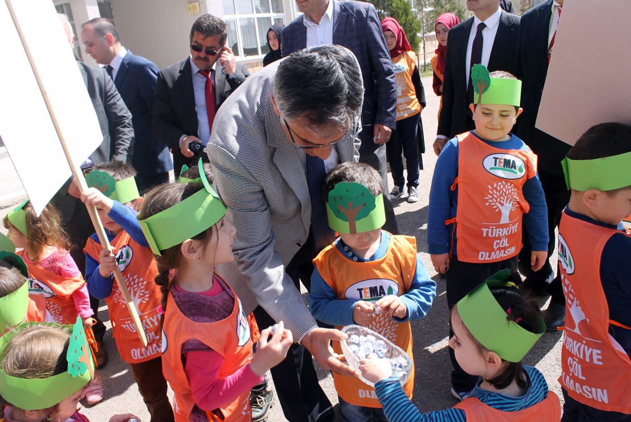 Kelkit’te su israfı anlatıldı, fidan dikildi 24