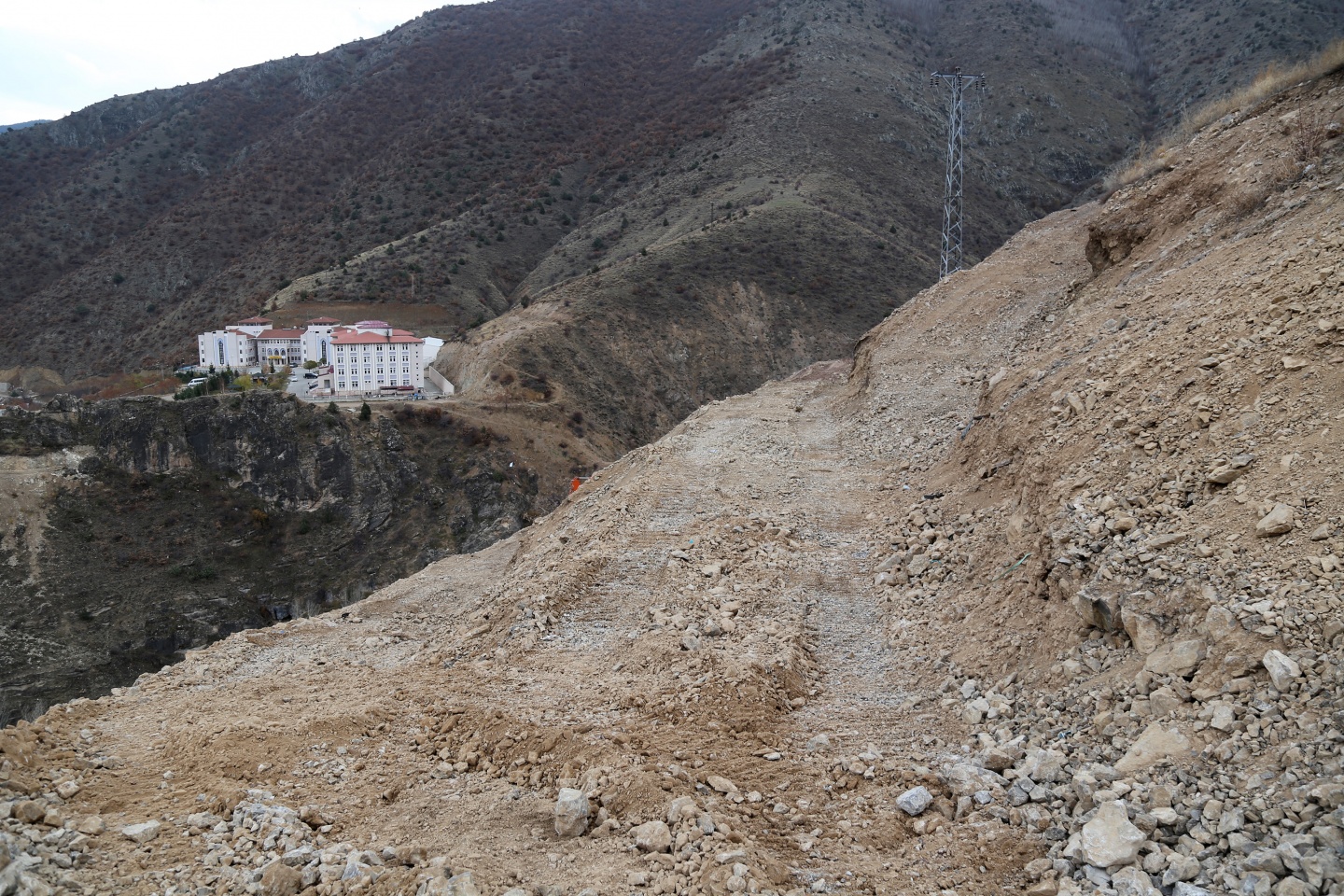 Yeni hastane yolunda çalışmalar devam ediyor 7