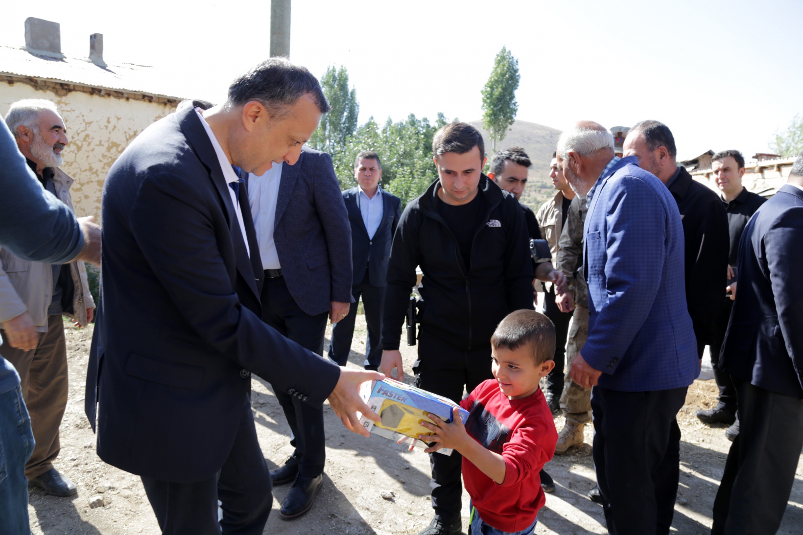 Vali Taşbilek Kelkit ilçesindeki 12 köyü ziyaret etti 3
