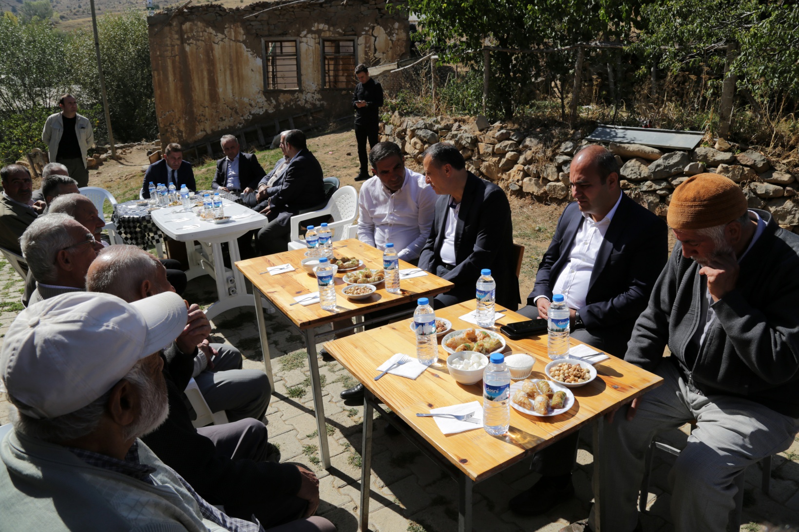 Vali Taşbilek Kelkit ilçesindeki 12 köyü ziyaret etti 33