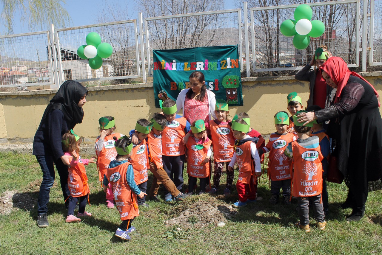 Kelkit’te su israfı anlatıldı, fidan dikildi 32