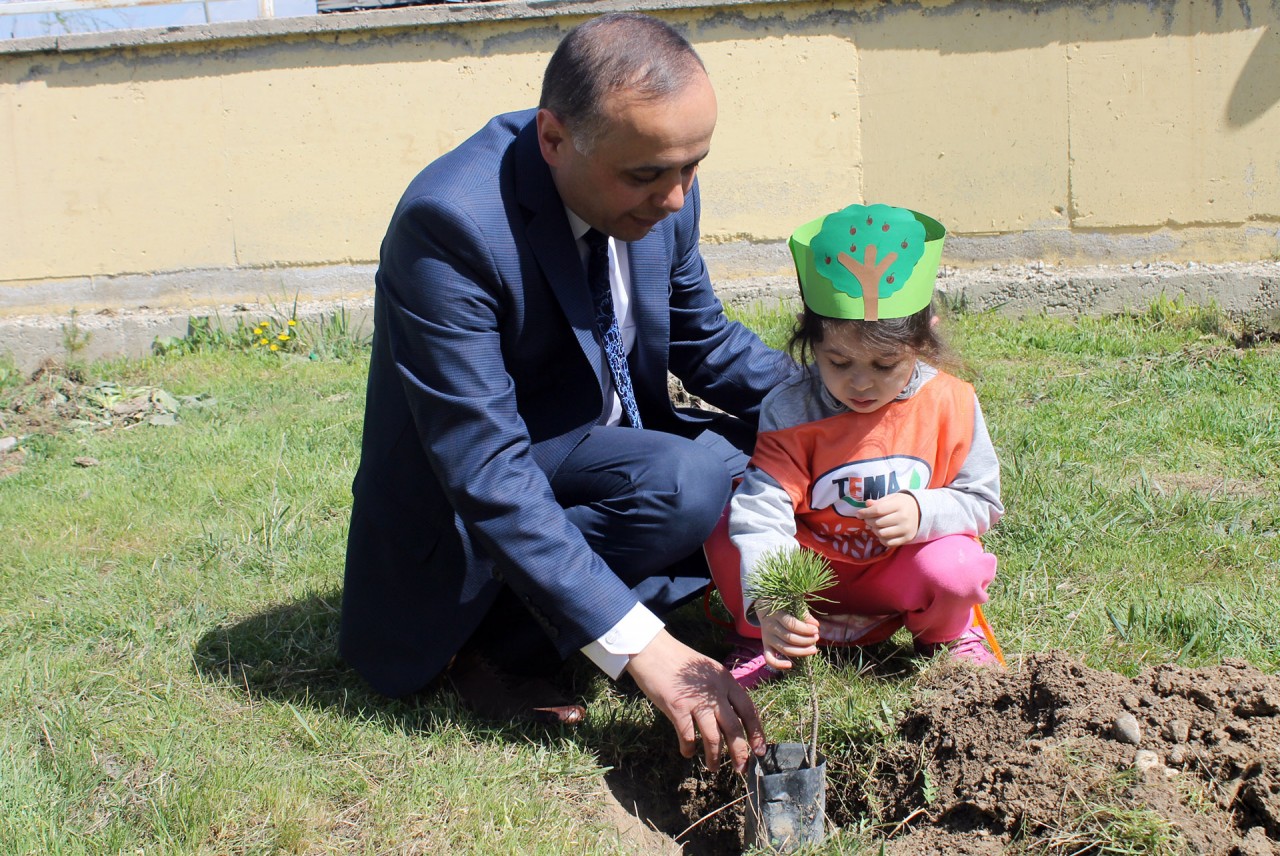 Kelkit’te su israfı anlatıldı, fidan dikildi 33