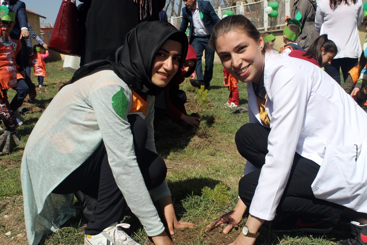 Kelkit’te su israfı anlatıldı, fidan dikildi 35