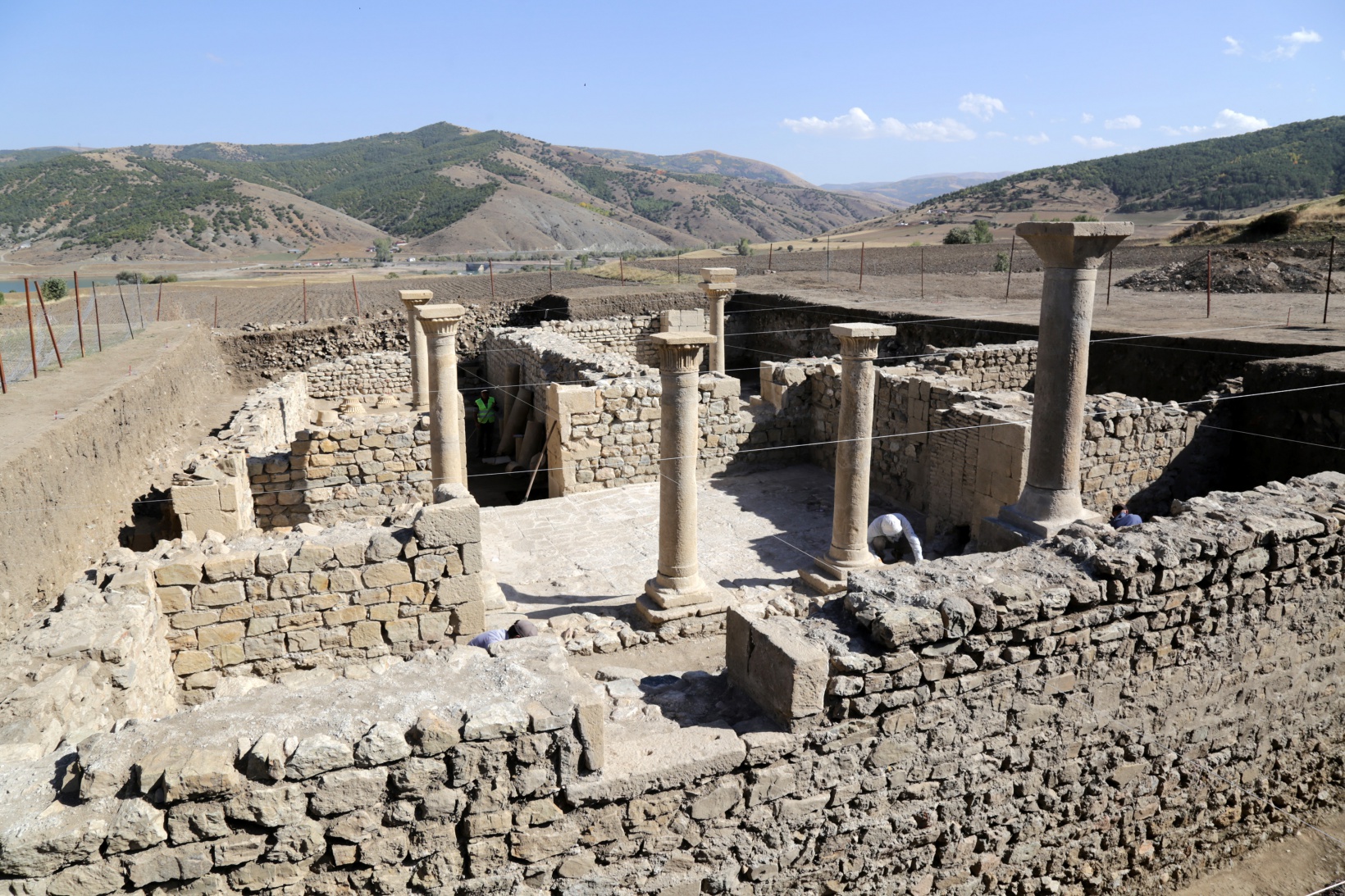 Satala’da 5 metre derinlikte 5 bin yıllık bulgular çıkıyor 8