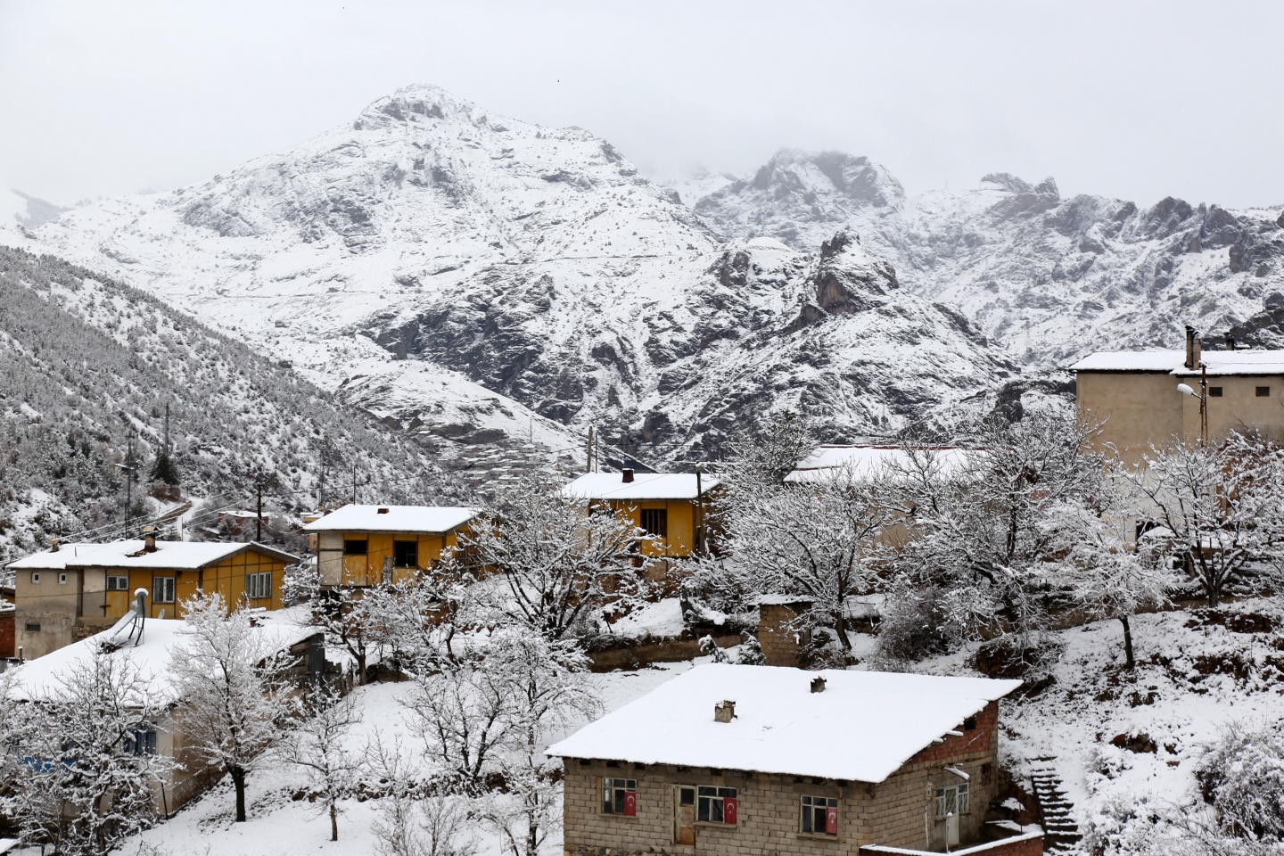 Gümüşhane beyaz gelinliğini giydi 1