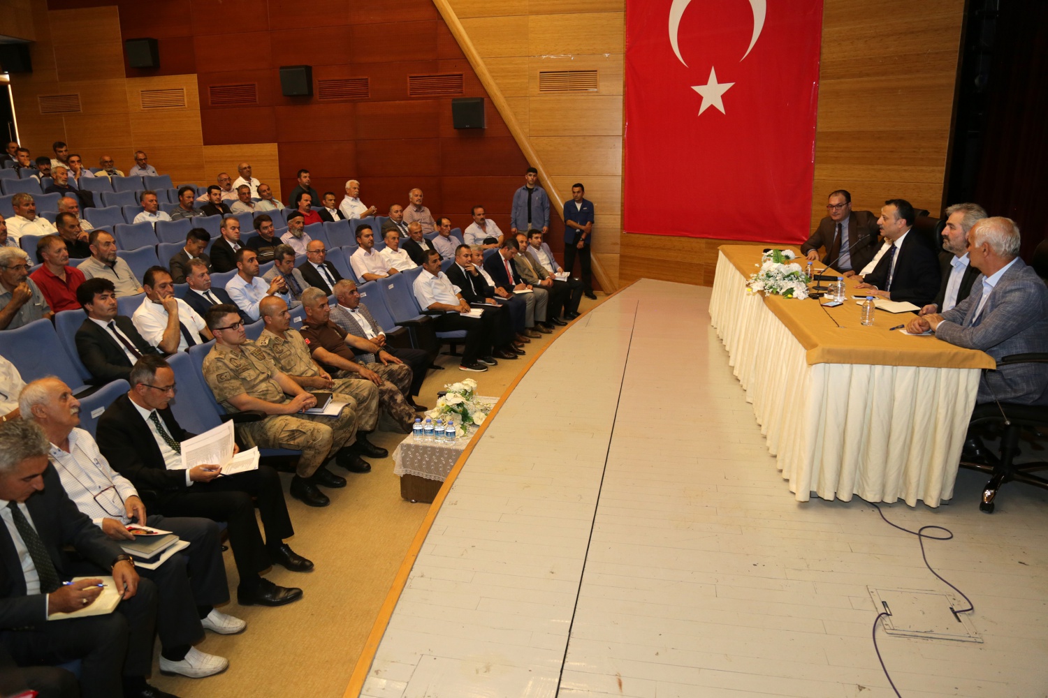 Vali Taşbilek merkez ilçe muhtarlarıyla buluştu 9