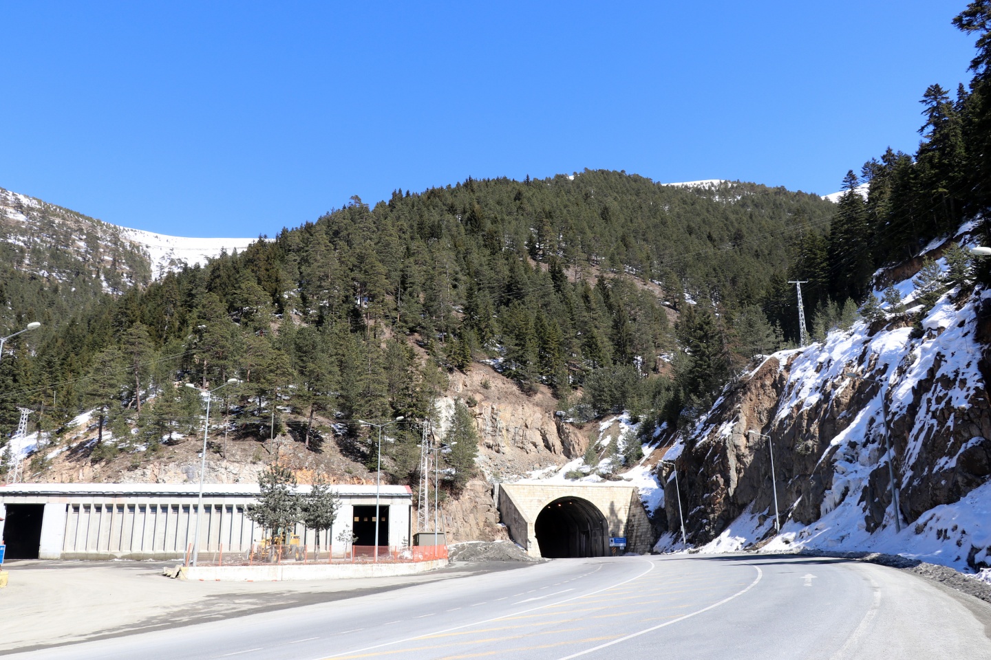 Zigana dağı bu kez boğazından değil göbeğinden deliniyor 15