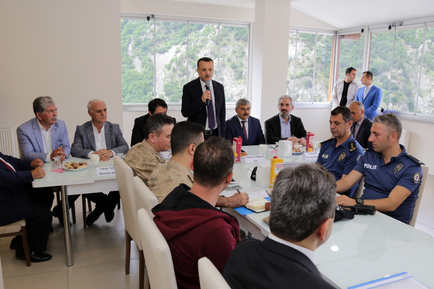 Vali Taşbilek Kürtün ve Torul ilçesinde muhtarlarla buluştu 17