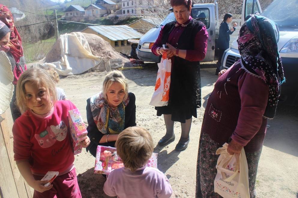 Bayan Yavuz, Dölek ve Sarıçiçek Köylerini Ziyaret Etti 12