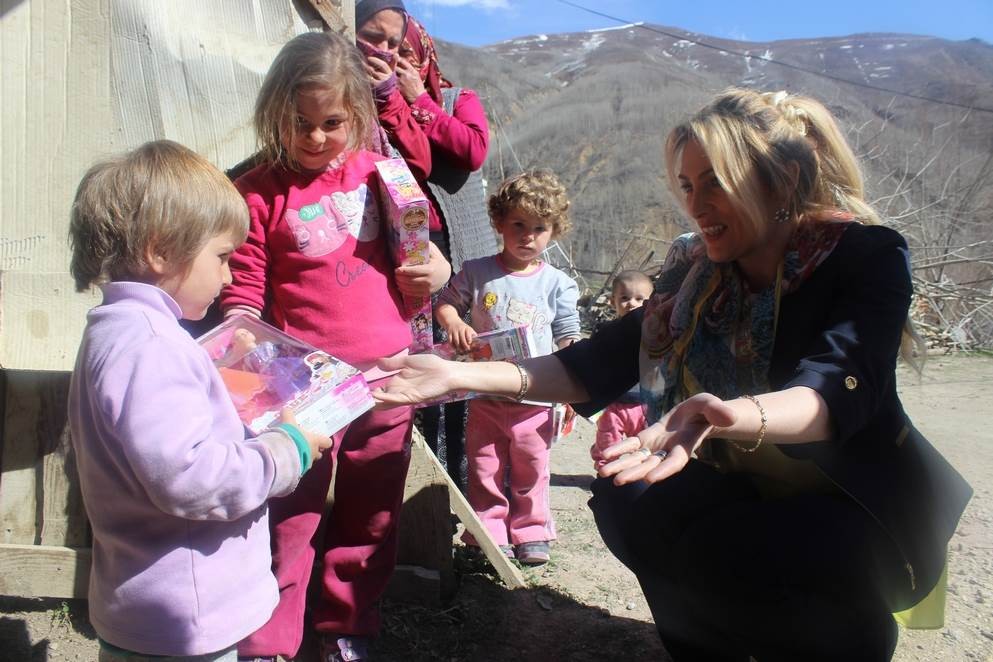 Bayan Yavuz, Dölek ve Sarıçiçek Köylerini Ziyaret Etti 13