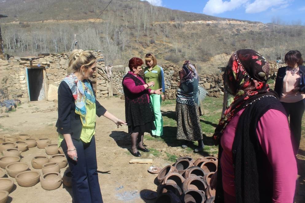 Bayan Yavuz, Dölek ve Sarıçiçek Köylerini Ziyaret Etti 15