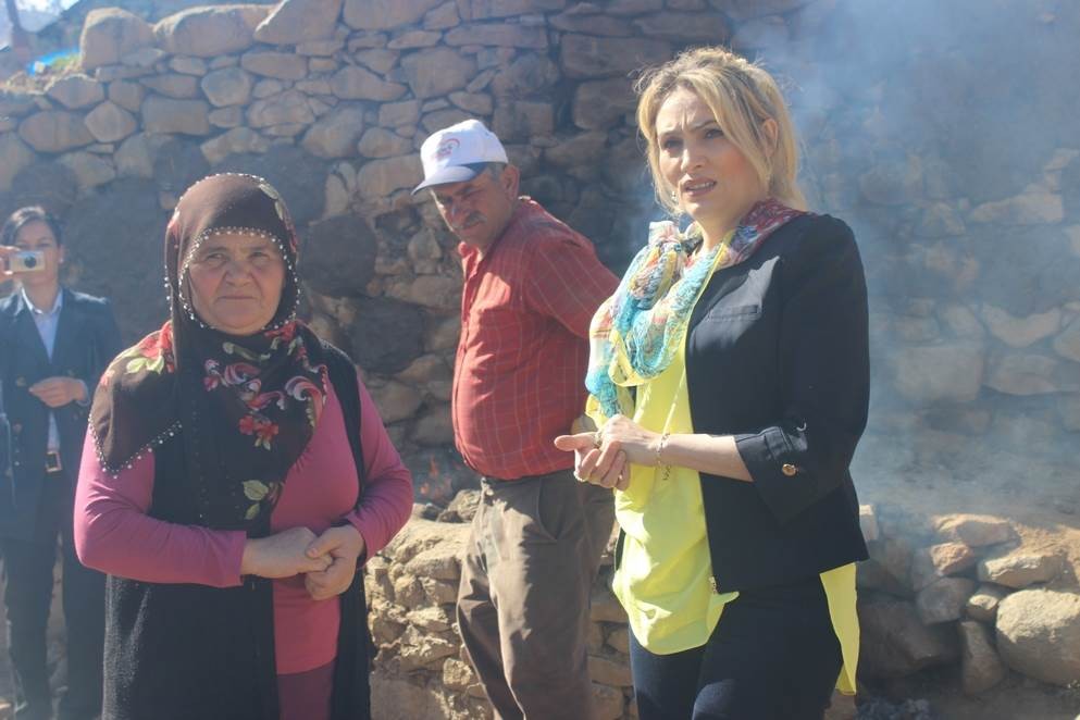 Bayan Yavuz, Dölek ve Sarıçiçek Köylerini Ziyaret Etti 16
