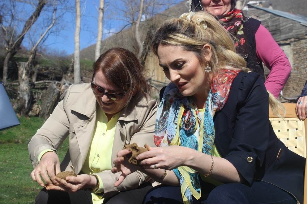 Bayan Yavuz, Dölek ve Sarıçiçek Köylerini Ziyaret Etti 19