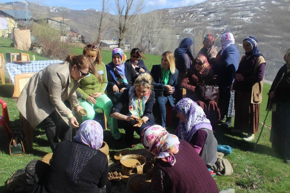 Bayan Yavuz, Dölek ve Sarıçiçek Köylerini Ziyaret Etti 20