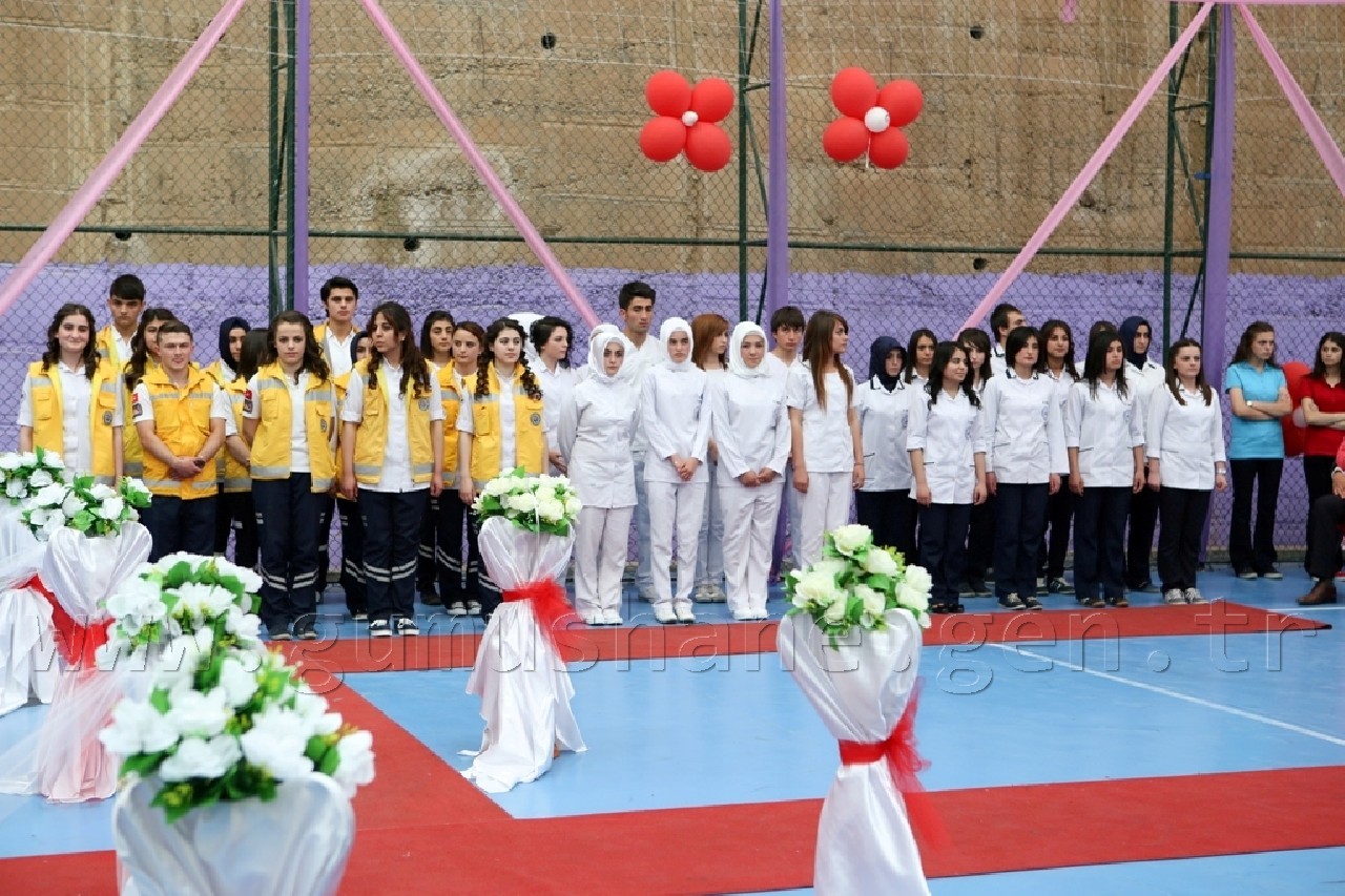 Sağlık Meslek Lisesinde Mezuniyet Heyecanı 1