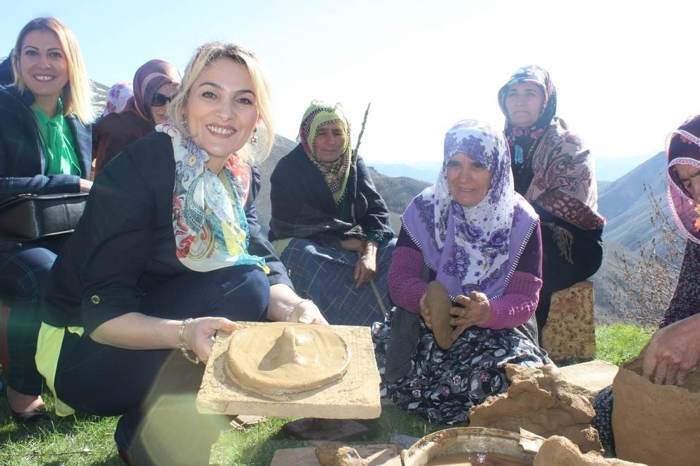 Bayan Yavuz, Dölek ve Sarıçiçek Köylerini Ziyaret Etti 21