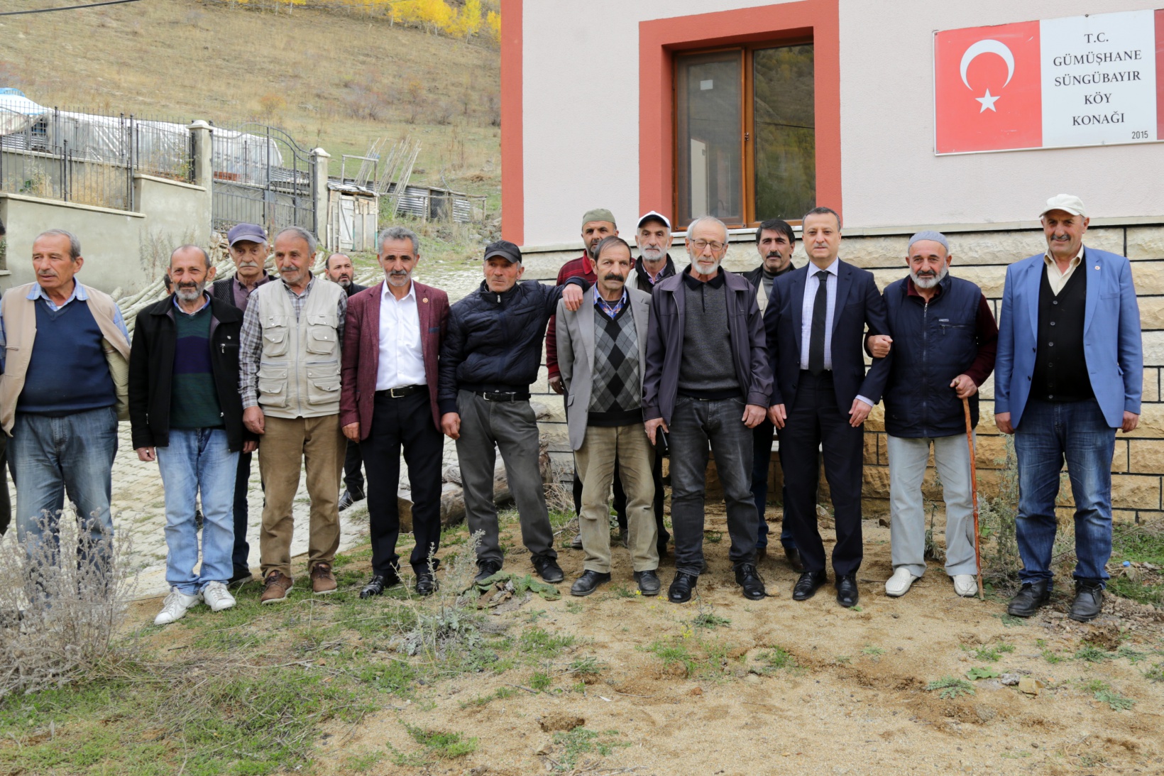 Vali Taşbilek usta ile çırağının 150 yıl önce yaptığı köy odalarını ziyaret etti 7