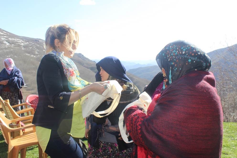 Bayan Yavuz, Dölek ve Sarıçiçek Köylerini Ziyaret Etti 22