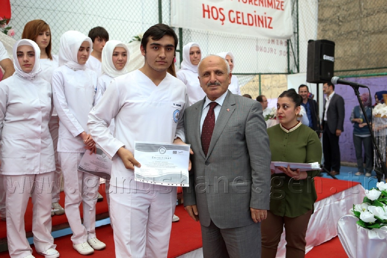 Sağlık Meslek Lisesinde Mezuniyet Heyecanı 5