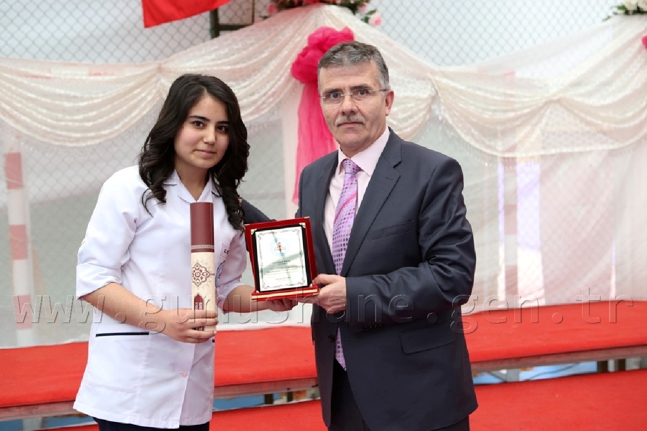 Sağlık Meslek Lisesinde Mezuniyet Heyecanı 6