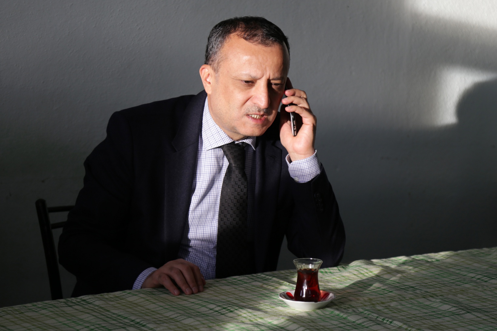 Vali Taşbilek usta ile çırağının 150 yıl önce yaptığı köy odalarını ziyaret etti 6