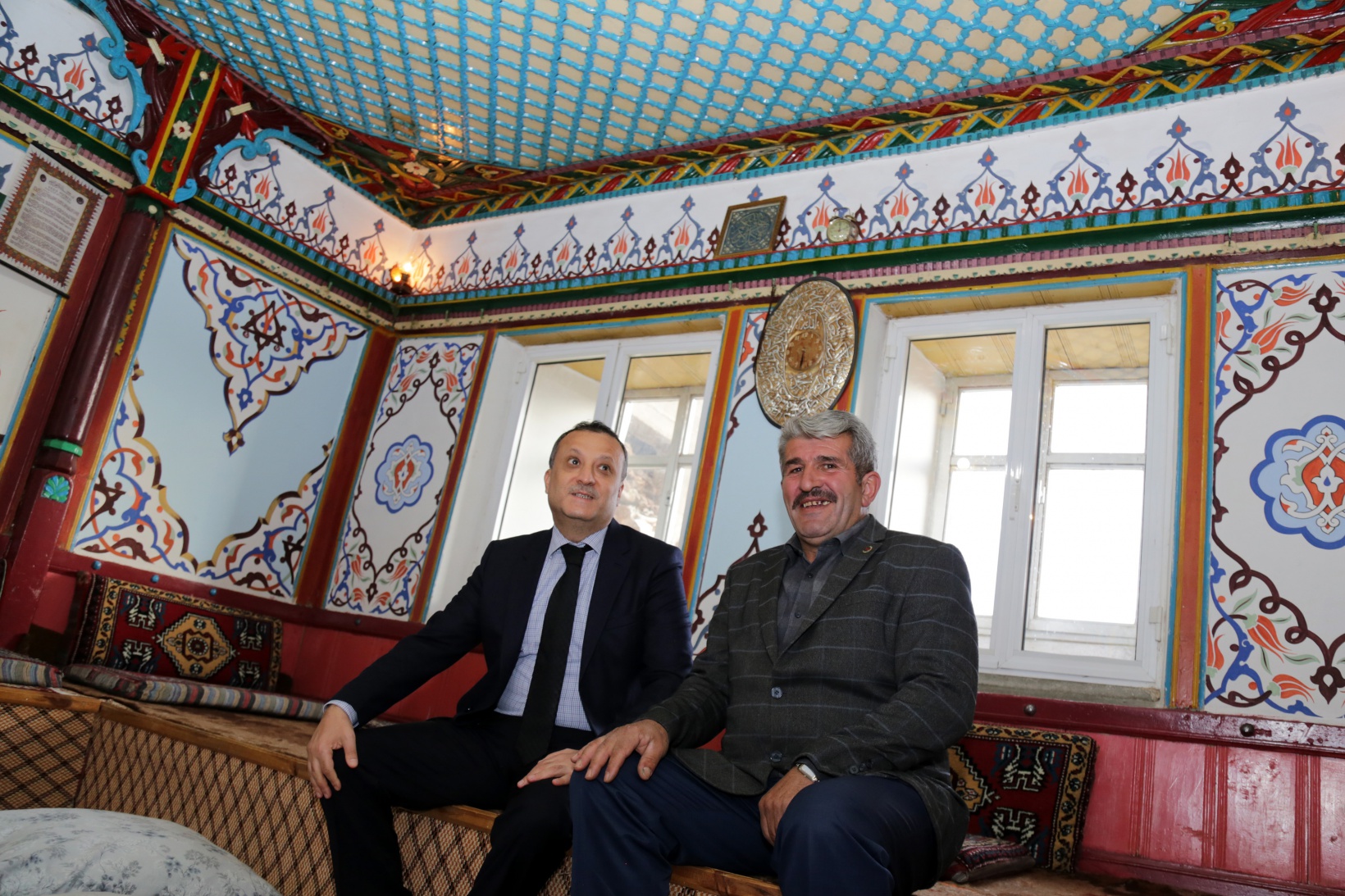 Vali Taşbilek usta ile çırağının 150 yıl önce yaptığı köy odalarını ziyaret etti 21