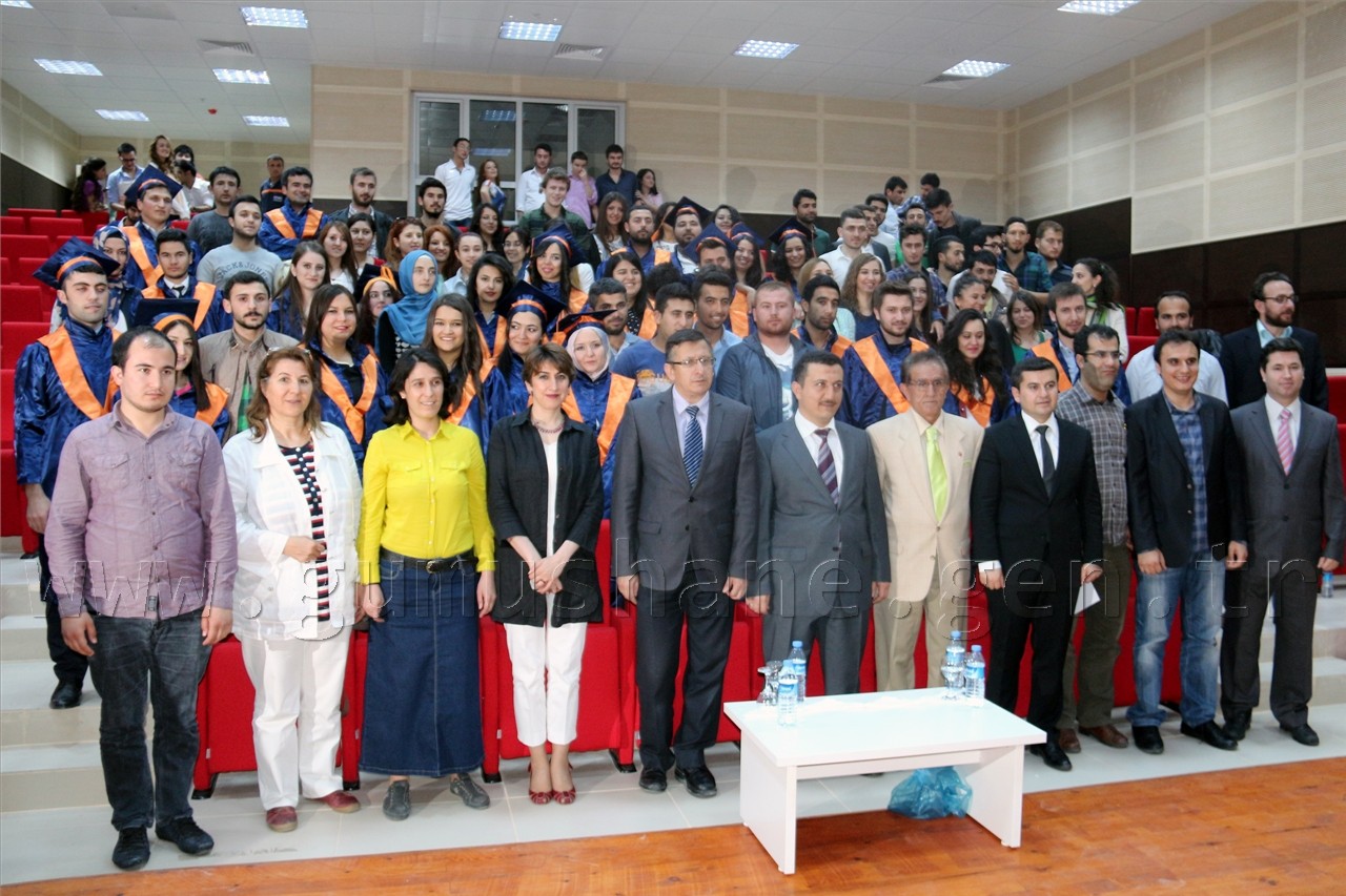 İletişim Fakültesinde Mezuniyet Coşkusu 2