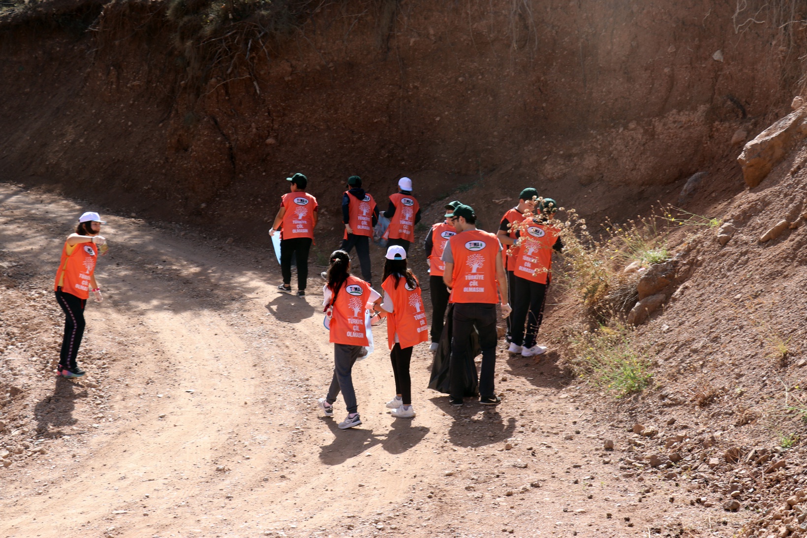 Gümüşhane’de daha temiz bir gelecek için çöp toplandı 9