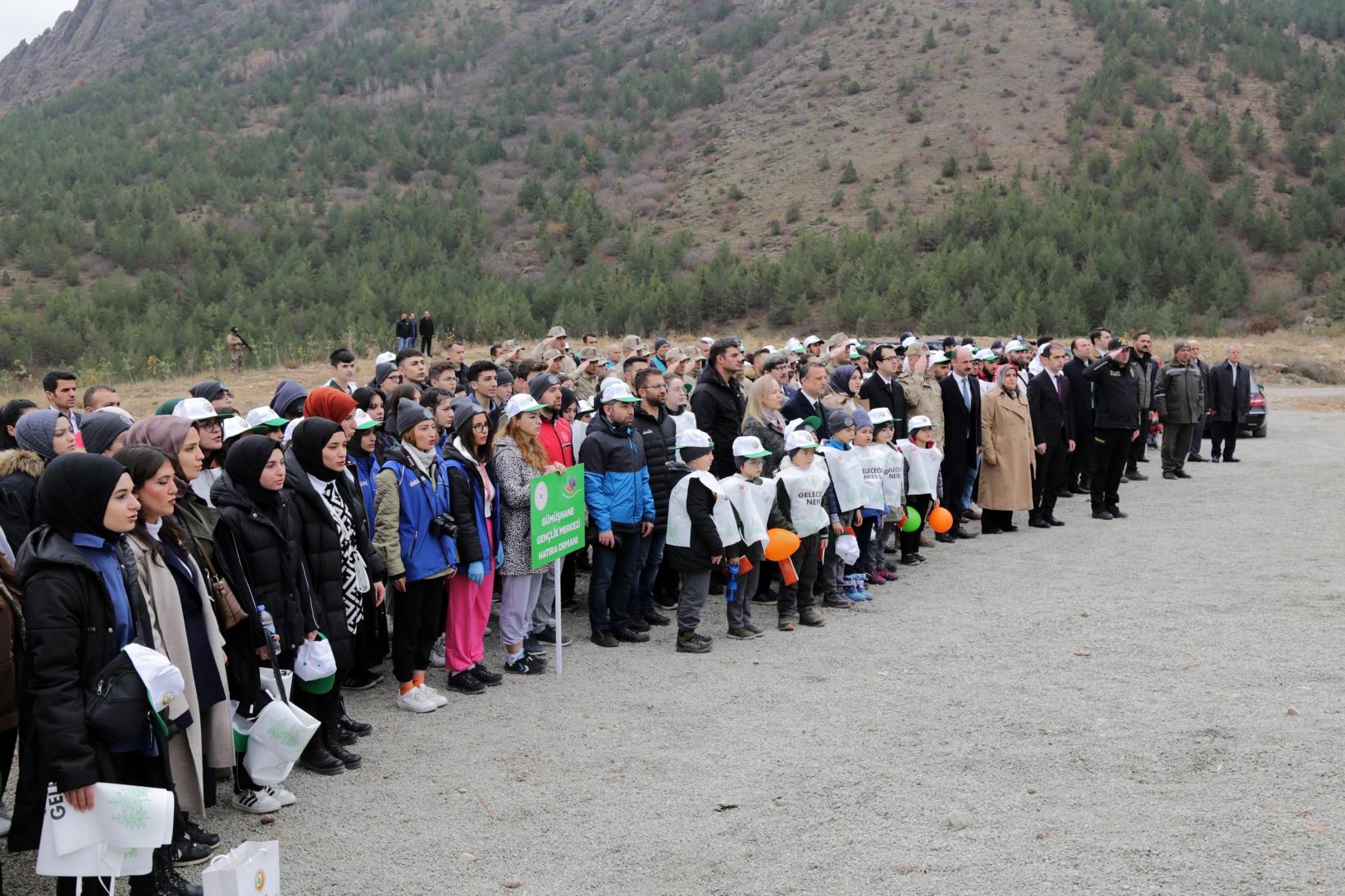 Gümüşhane’de Milli Ağaçlandırma Gününde binlerce fidan toprakla buluştu 37