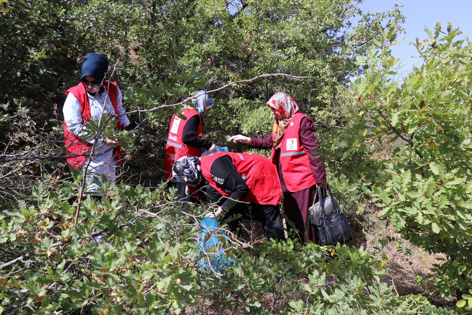 Gümüşhane’de daha temiz bir gelecek için çöp toplandı 25