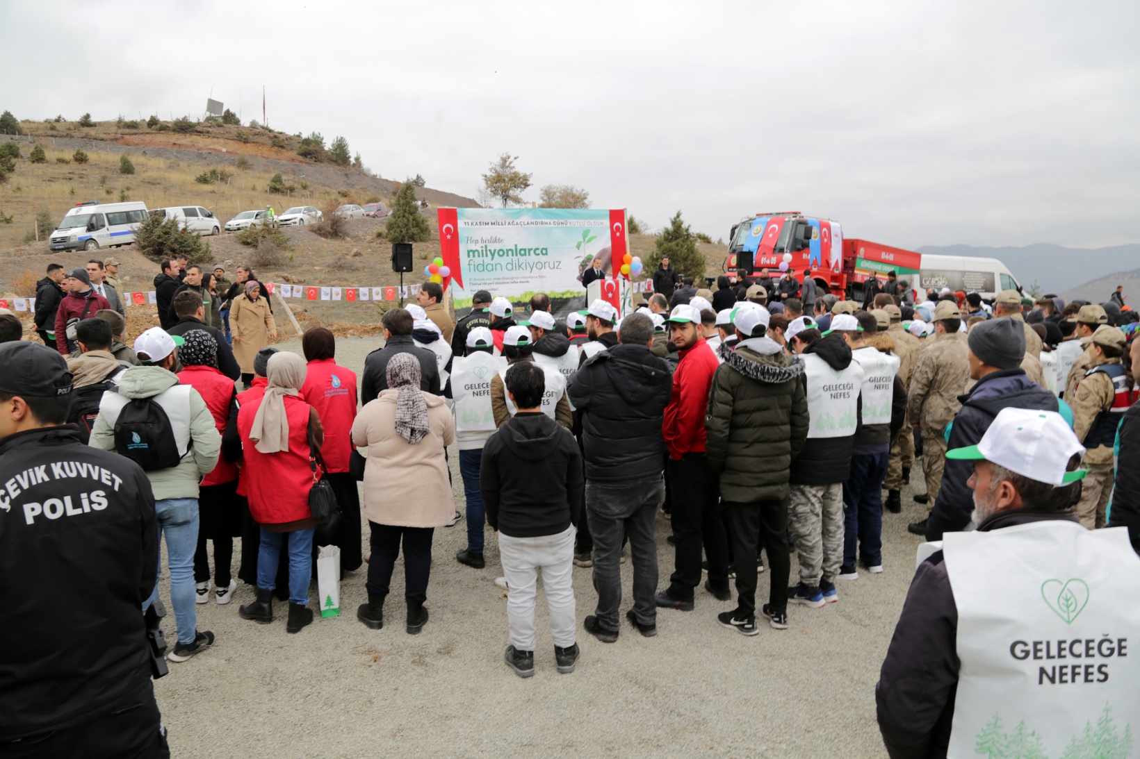 Gümüşhane’de Milli Ağaçlandırma Gününde binlerce fidan toprakla buluştu 3