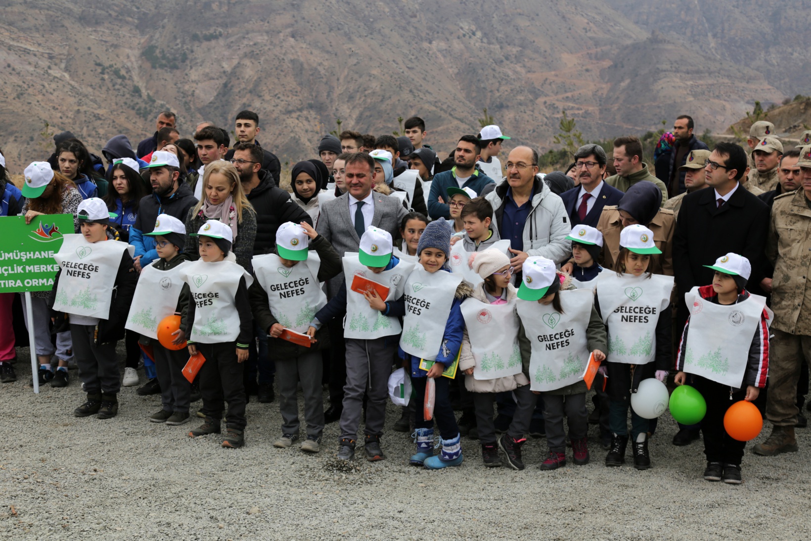 Gümüşhane’de Milli Ağaçlandırma Gününde binlerce fidan toprakla buluştu 33