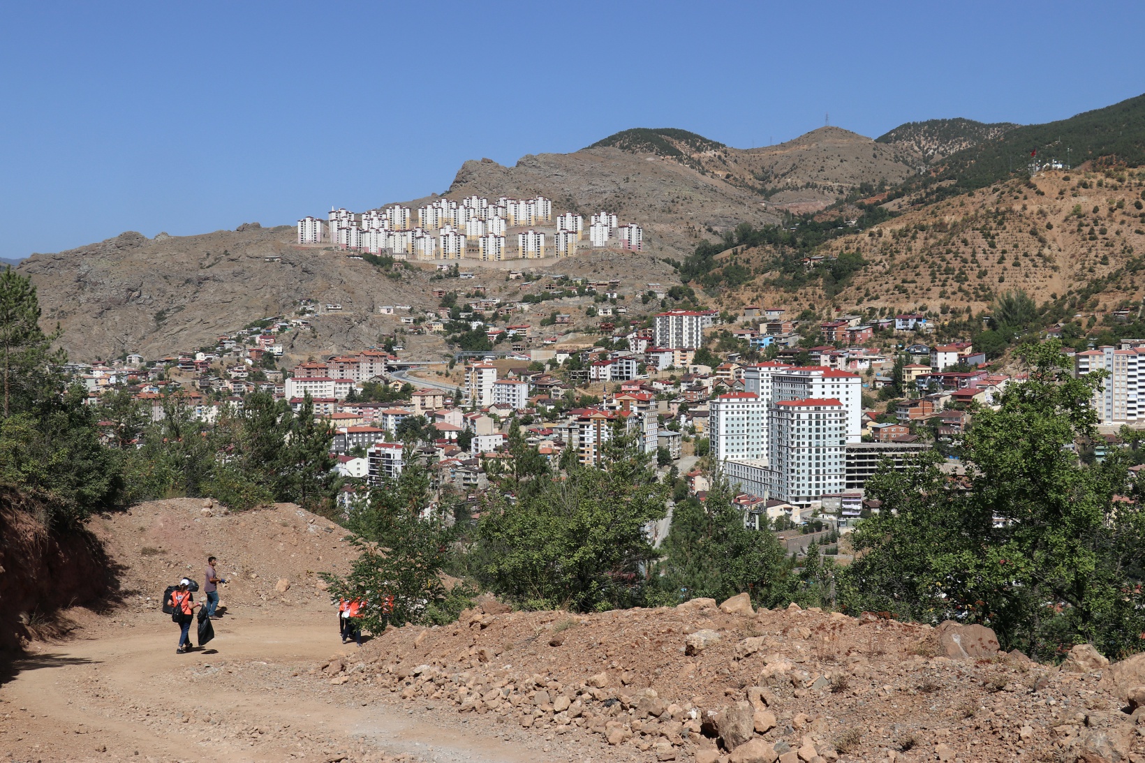 Gümüşhane’de daha temiz bir gelecek için çöp toplandı 21