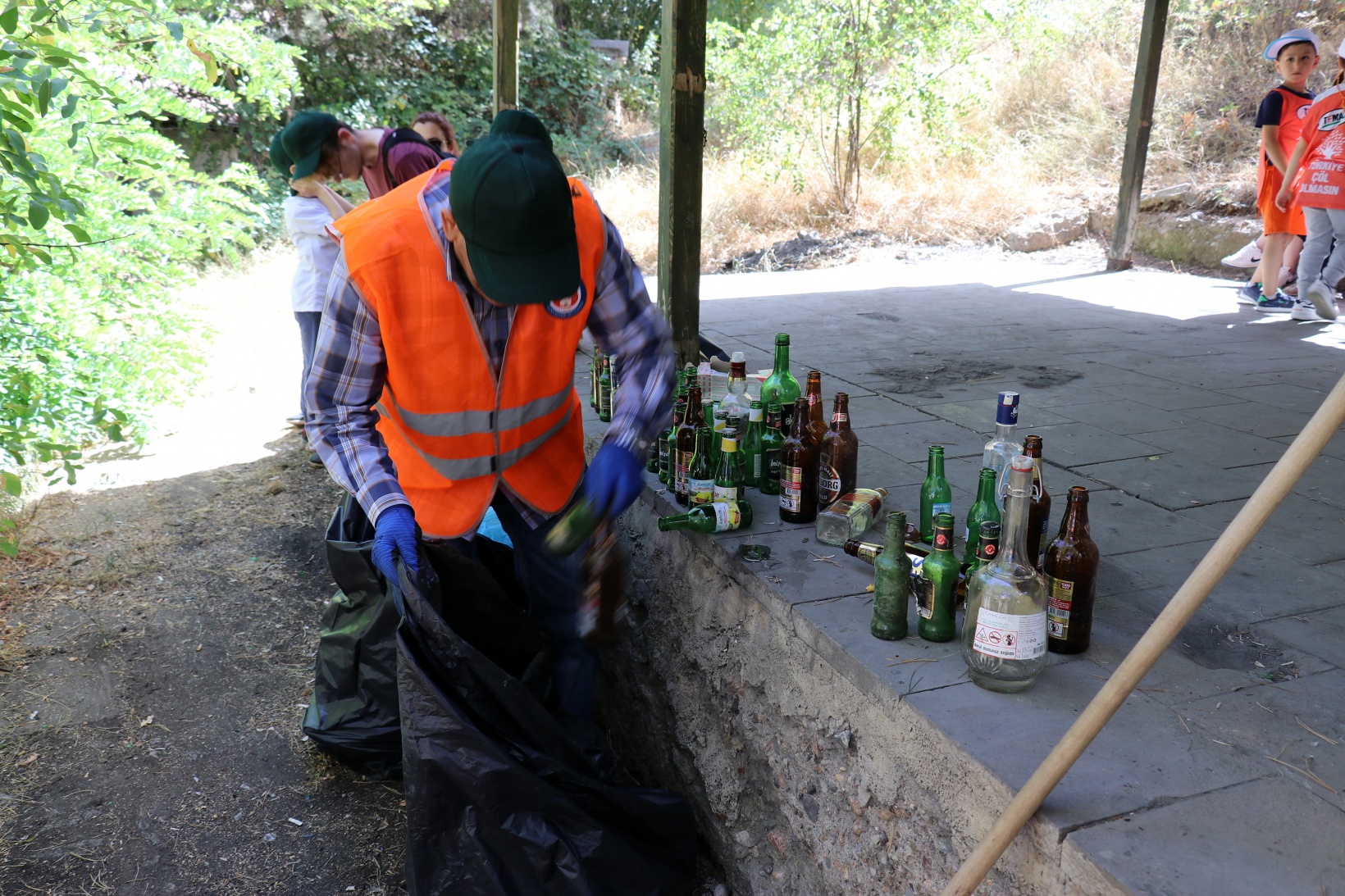 Gümüşhane’de daha temiz bir gelecek için çöp toplandı 18
