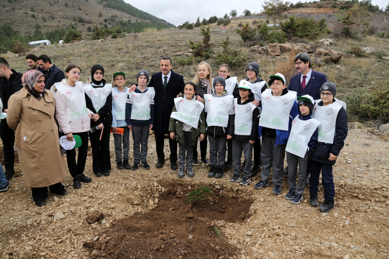 Gümüşhane’de Milli Ağaçlandırma Gününde binlerce fidan toprakla buluştu 44