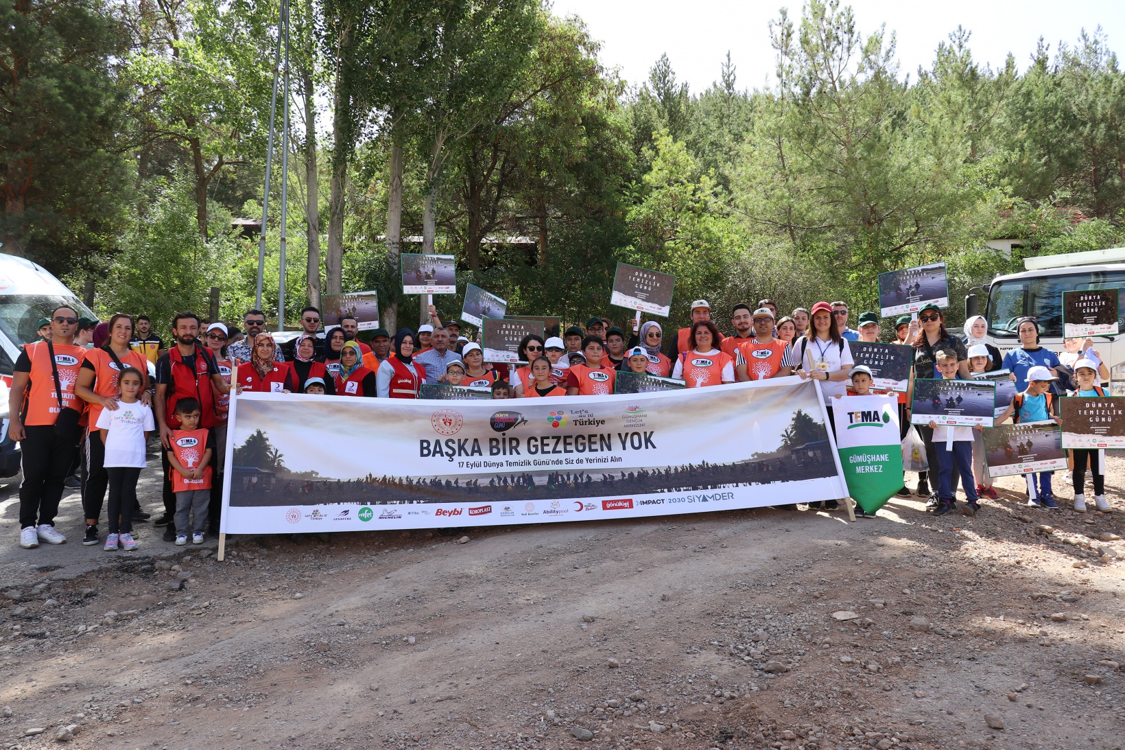 Gümüşhane’de daha temiz bir gelecek için çöp toplandı 8