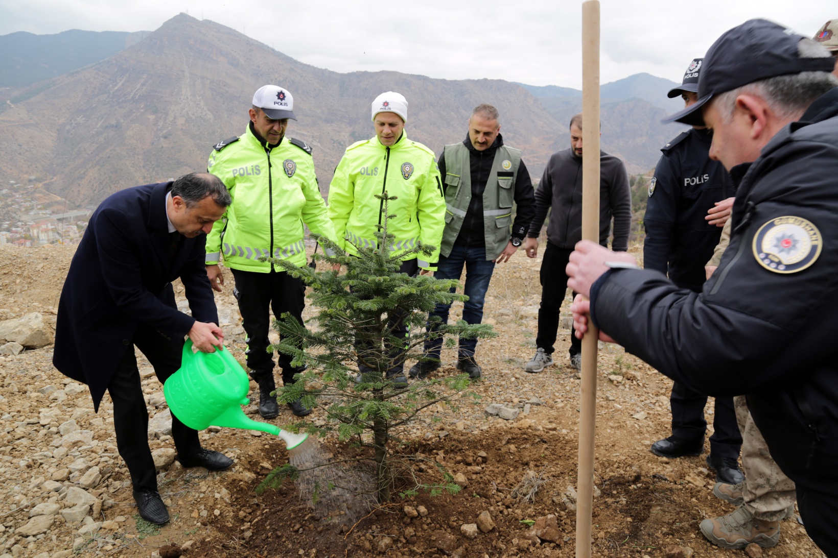 Gümüşhane’de Milli Ağaçlandırma Gününde binlerce fidan toprakla buluştu 11