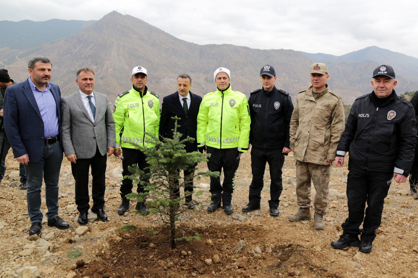 Gümüşhane’de Milli Ağaçlandırma Gününde binlerce fidan toprakla buluştu 19
