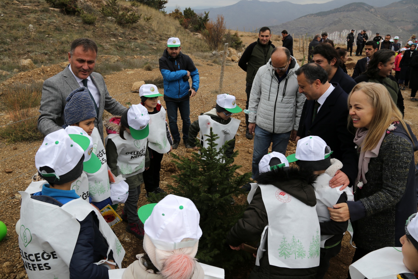 Gümüşhane’de Milli Ağaçlandırma Gününde binlerce fidan toprakla buluştu 20