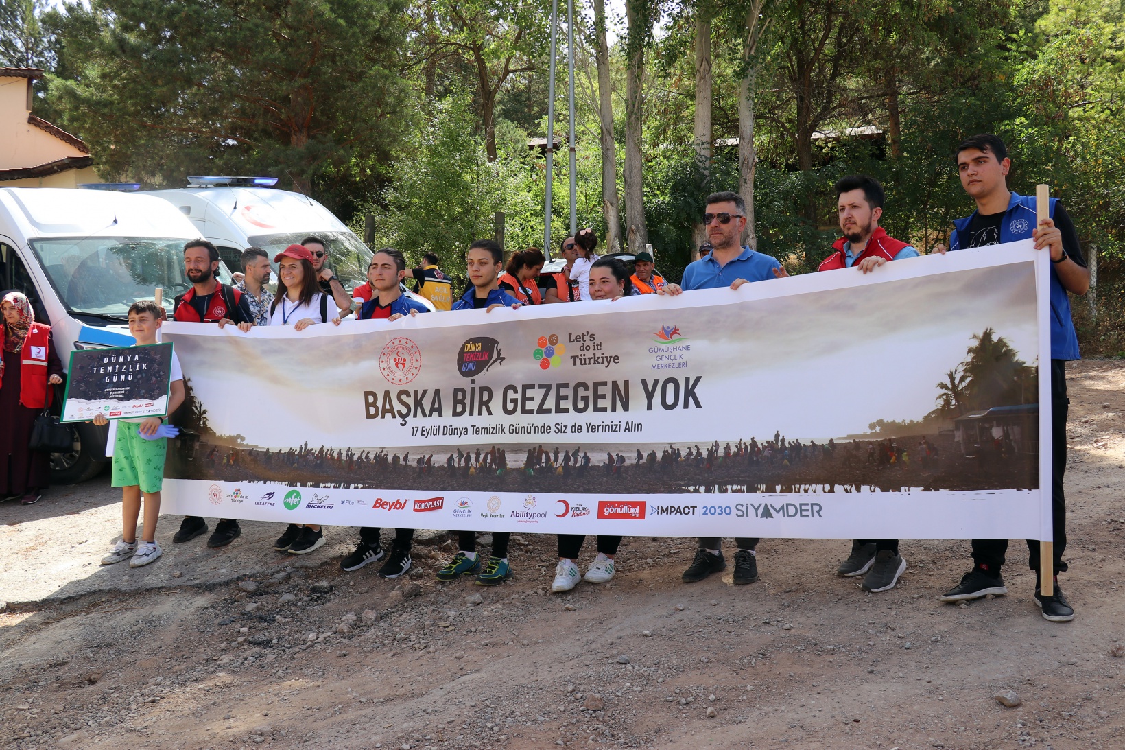 Gümüşhane’de daha temiz bir gelecek için çöp toplandı 14