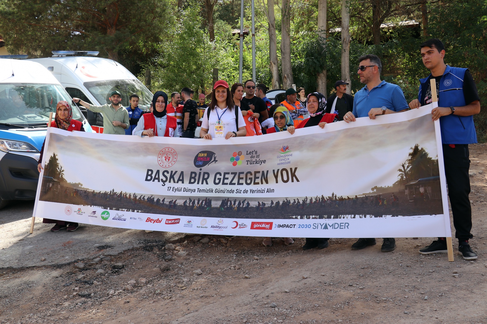 Gümüşhane’de daha temiz bir gelecek için çöp toplandı 3