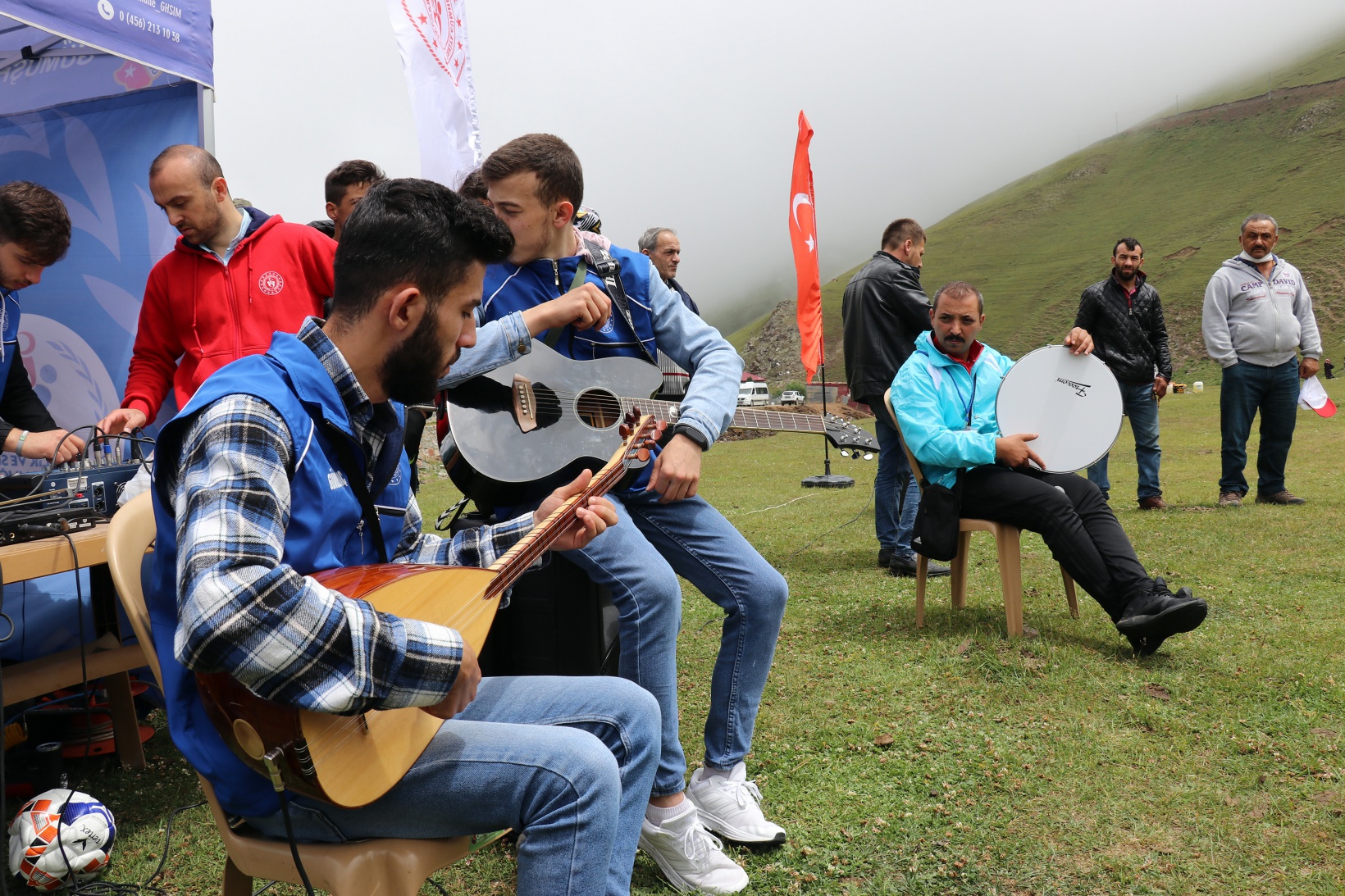 2 bin metredeki yaylada spor şenliği yapıldı 61