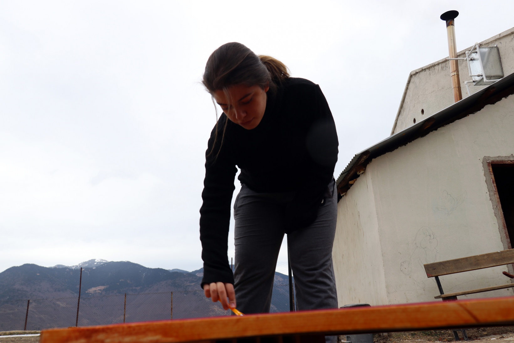 Şehirlerimiz ayrı, gönüllerimiz aynı diyerek köy okulunu baştan aşağıya yenilediler 2