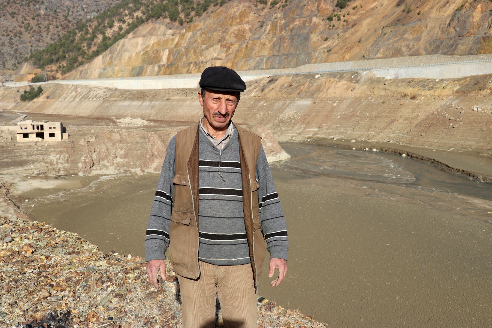 Torul baraj gölünde su seviyesi 40 metre çekildi 8