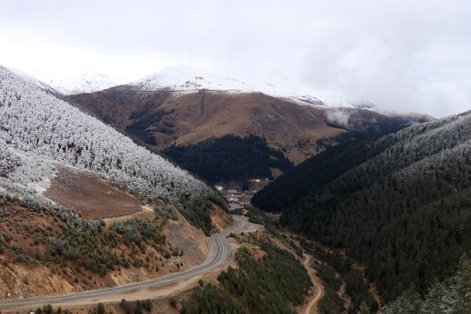 Zigana Dağı beyaz gelinliğini giydi 13