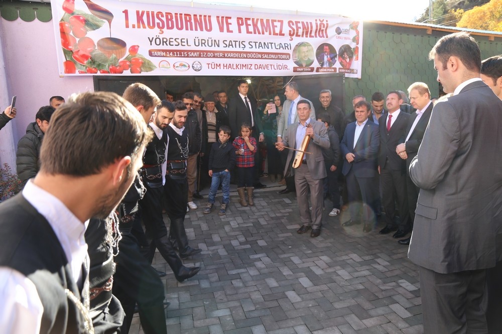 Torul’da 1. Kuşburnu ve Pekmez Şenliği düzenlendi 2