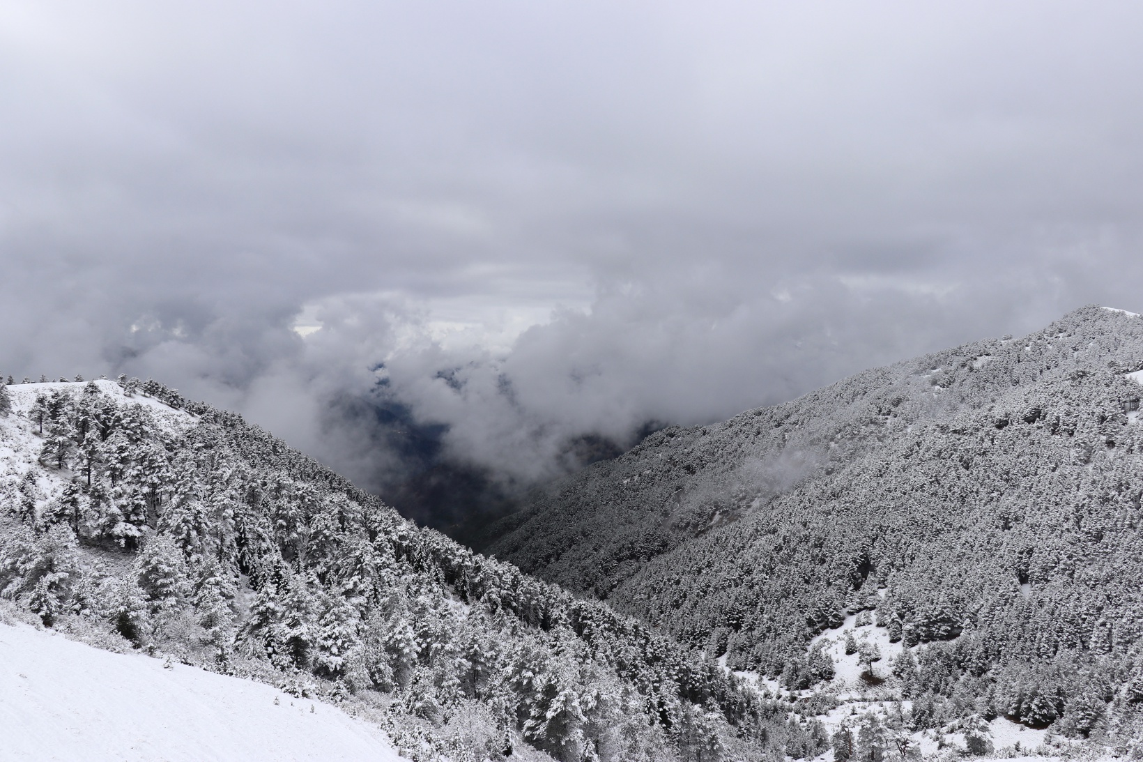 Zigana Dağı beyaz gelinliğini giydi 14